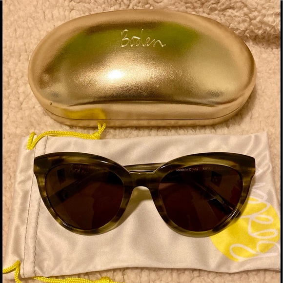 Boden Accessories - HP Boden cat eye sunglasses with case